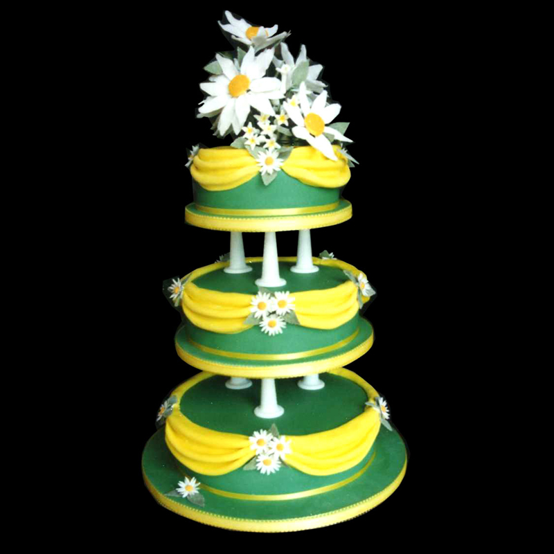 Green and yellow Weding Cake with Daisies